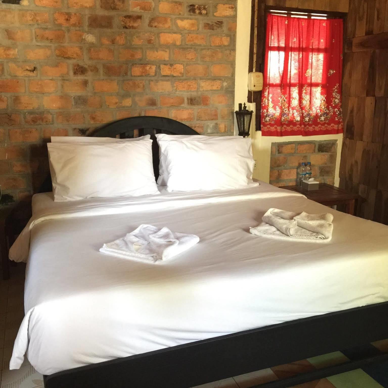 Baan Thai Homestay By Bgb Villas Praia de Kata Exterior foto